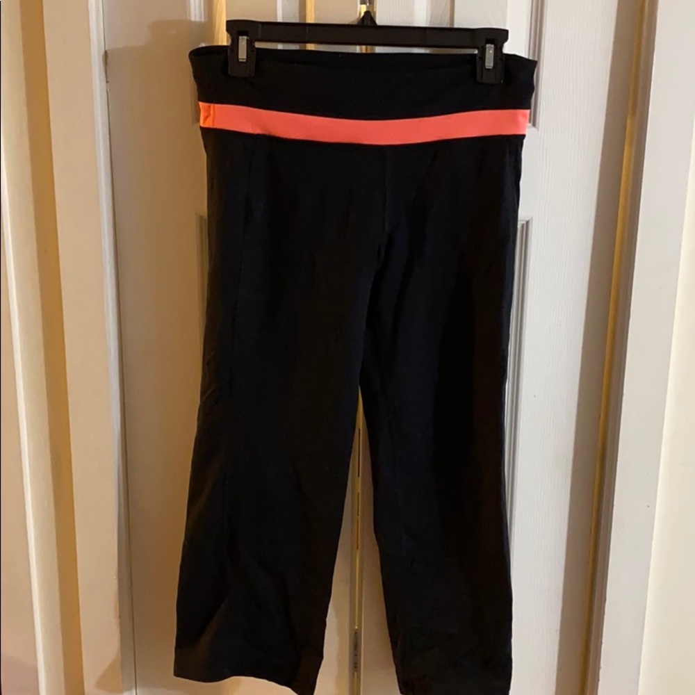 Cropped yoga pants
